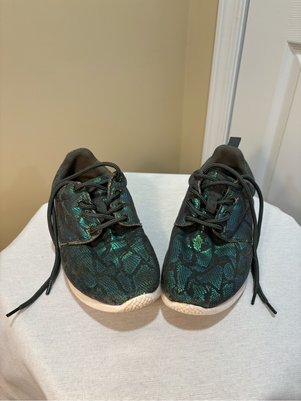 Gianni Bini Iridescent Sneakers Women’s Approx. Size 6.5 Casual Lace Up Shoes